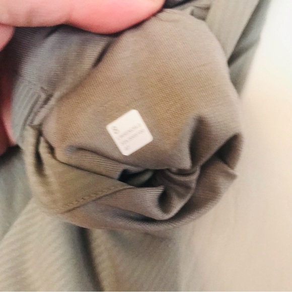 Lululemon Dance Studio Tall Fog Green Size 8 NWOT - Picture 4 of 9